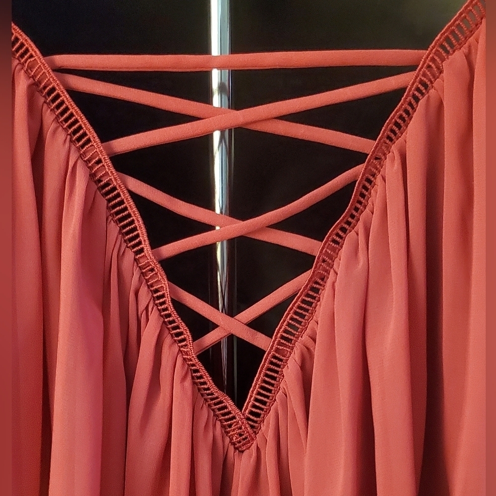 White House Black Market Red Sleeveless Chiffon Ruffle Tiered V Neck Top Size M - Picture 5 of 6